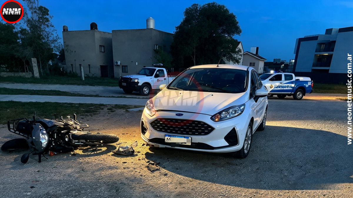 Choque entre un auto y una moto en Libertador San Martín