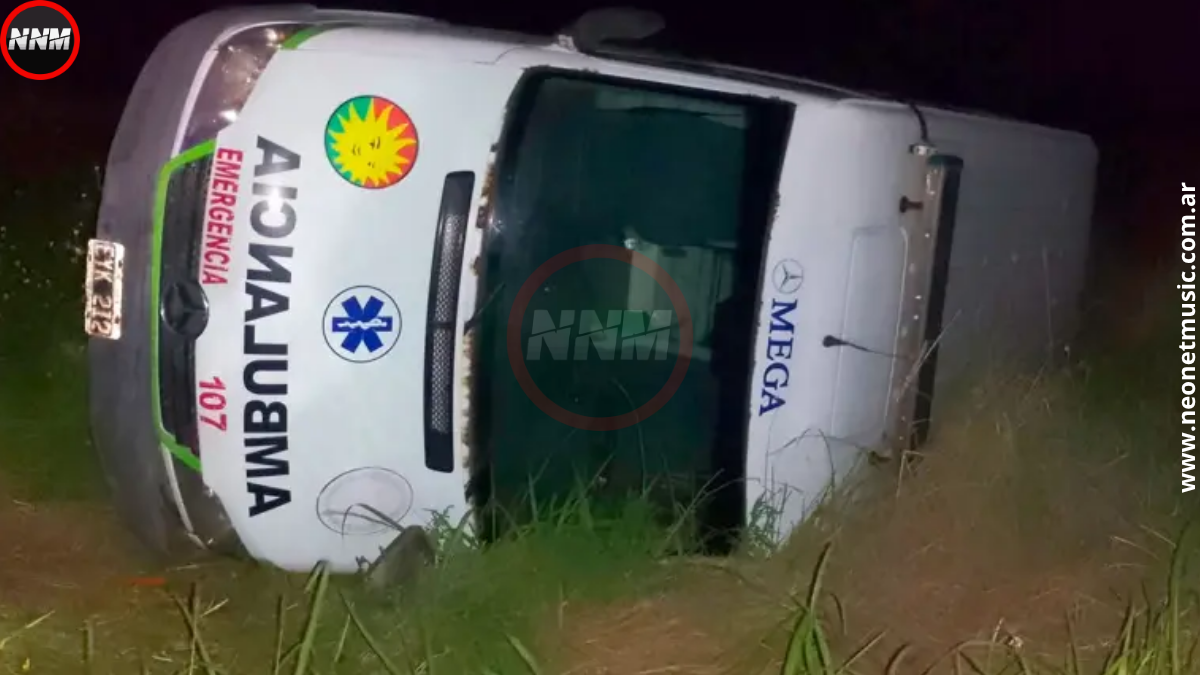 Volcó una ambulancia en Ruta 12 con un niño y su madre en Departamento La Paz
