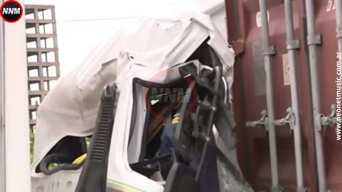 Camionero se salva de milagro tras choque en Autovía 9 de Julio Sur